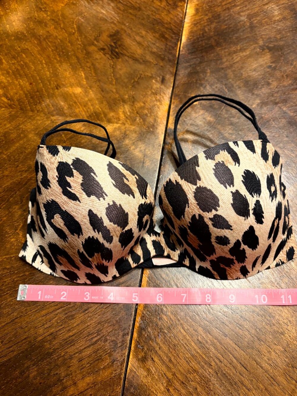 Victoria's Secret Very Sexy Lightly Lined Underwire Plunge Bra leopard Print 34D